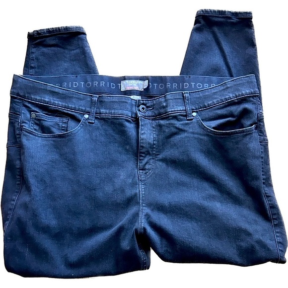 Bombshell Skinny Premium Stretch High-Rise Jean. 26R black Torrid Item 1… - Picture 7 of 14
